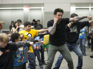Green Ranger Jason David Frank giving karate class for kids at Austin ...