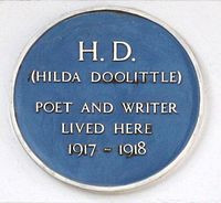 Spomen-ploča H.D. podignuta na zidu londonskog stana u kome je ...
