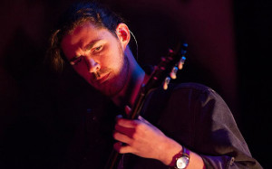 My duty is to make music': Hozer performing in Chicago, November 2014 ...