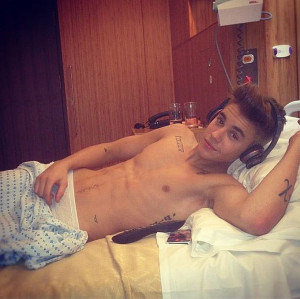 Justin Bieber nackt: Er singt seiner Oma nackig ein Ständchen