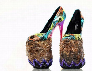 Smelly” Shoes From Elephant Dung (9 pics)