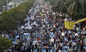 MQM supporters express solidarity with their party chief Altaf Hussain ...