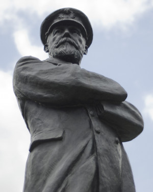 Description Captain Smith Statue.jpg