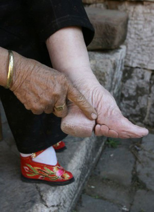 Foot Binding photos from hvattum.net