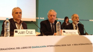 Mario Vargas Llosa presenta 'El héroe discreto' en la FIL Guadalajara