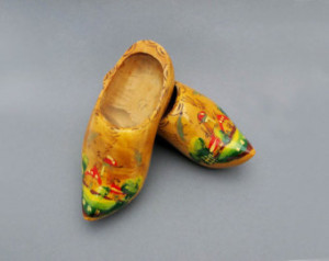 Lets go Dutch Vintage Painted Tiny WOODEN SHOEs Wall Hangers ...