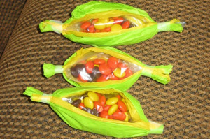 Preschool Crafts for Kids*: Thanksgiving Indian Corn Treat bags Craft