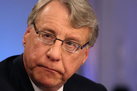 Jim Chanos likes Apple, wary of Tesla, Facebook