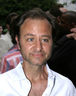 Fisher Stevens his name is Wikipedia tells me.