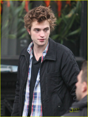 Robert Pattinson è Tyler Roth sul set del suo nuovo film, Remember Me