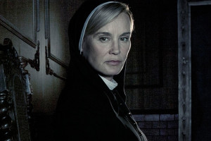Jessica Lange permanece no elenco de “American Horror Story”