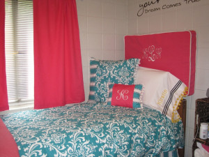 College dorm room: Dorm Room