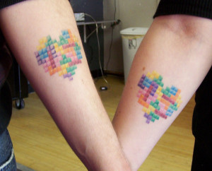 Amor geek: Tatuajes de corazón hechos con piezas de Tetris