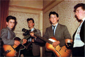Young-Beatles-John-Lennon-Paul-Mc-Cartney-George-Harrison-Teenagers