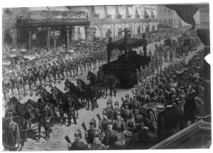 horse-drawn Catafalque, Civil War Veterans In Parade, And Spectators ...