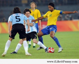 august_19_argentina_brazil_messi_and_ronaldino_fight_for_a_ball
