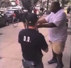 RAW Footage: Cops Dogpile Man And Kill Him After Accusing Him Of ...