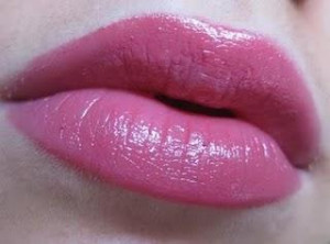 Rote Lippen für Tag und Nacht