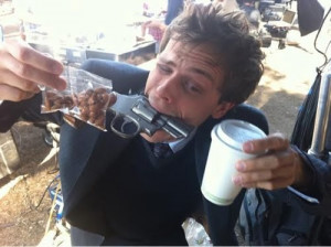 Miralo. O sea: ¡MIRALO! Es genial este hombre. Lo amo. Un loco de ...