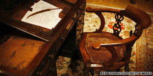 ... sentimental Facebook-poster. (Photo: Charles Dickens' writing desk