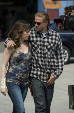 Charlie Hunnam & Maggie Siff