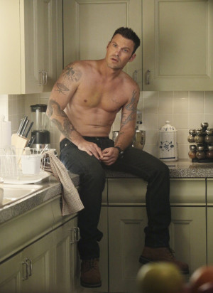 ... files/2012/04/brian-austin-green-shirtless-desperate-housewives-2.jpg