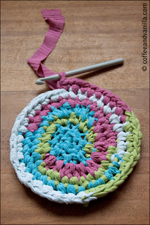 Recycled T-shirt Crochet Rug – Spring Cleaning Idea from Coffee ...