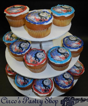 thomas the train cakes and cupcakes