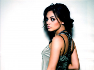 thewallpapers.org/photo/28406/2-Mila-mila-kunis-9472180-1860-2560.jpg