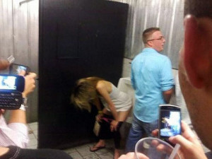 These guys act like they’ve never seen a girl peeing in a men’s ...