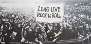 rainbow-long-live-rock-and-roll-vinyl-clock-gate-70s-1024x497.jpg