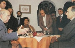 François Mitterrand et Kadhafi