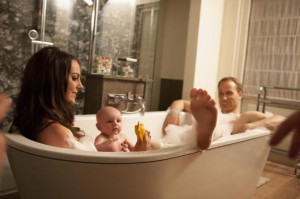 1448051w ROYAL SHOCKER! KATE And WILLIAM Release FAMILY BATHTIME PHOTO ...