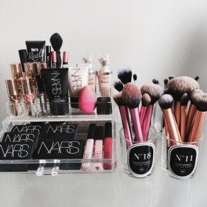 Make up eyeshadow benefit glam nars YSL blush brushes makeup artist ...
