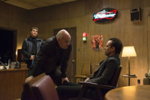 Still of Mike O'Malley and Walton Goggins in Justified (2010)