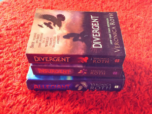 Veronica Roth : THE DIVERGENT TRILOGY