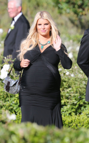 Jessica Simpson Baby Bump On Full Display While Serving As Bridesmaid ...