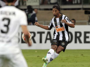 soccer ronaldinho inspires mineiro to win referee injured soccer ...