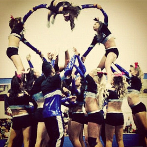 cheerleading #stunt Heart formation