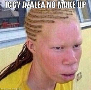 ... Snoop posted this shot which he said looked like Iggy with no makeup