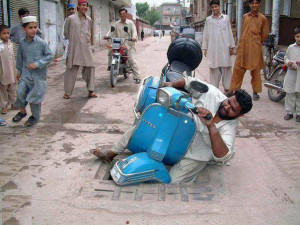 In India – Funny Motorcycle Accident: This pictures is quite funny ...