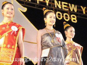 Lao girls with Lao costumes