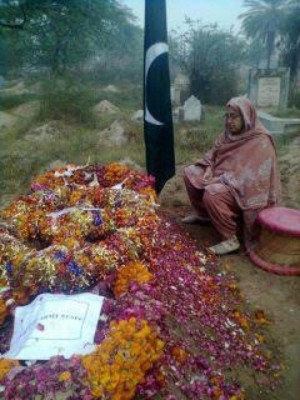 Mother Celebrating Birthday of Her Shaheed Son . Mother of Capt ...