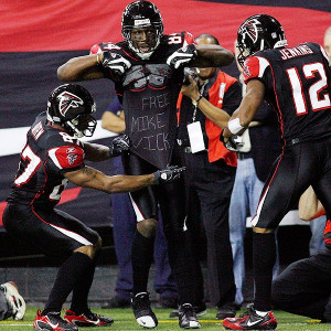... shows his support for jailed teammate Michael Vick after a touchdown