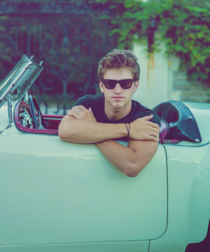 pretty little liars ** Keegan Allen your arms are insane