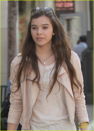 Hailee Steinfeld Shopping