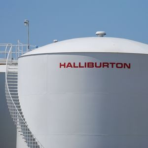 Halliburton to cut up to 6,400 jobs as oil slides .