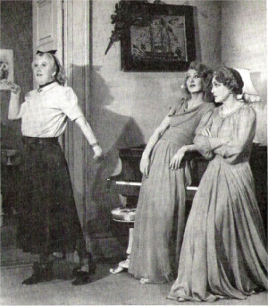 Margaret Rutherford (Madame Arcati), Kay Hammond (Elvira)