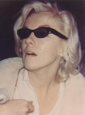 Marilyn in sunglasses with no makeup