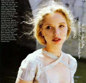 Classify the French actress Julie Delpy